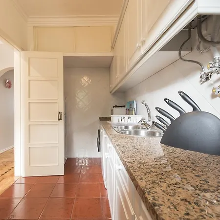 城堡附近理想公寓 * Lisboa